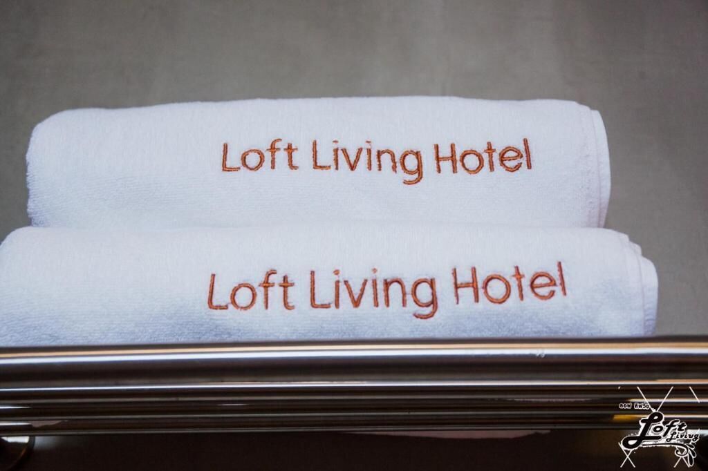 shower, free toiletries, towels