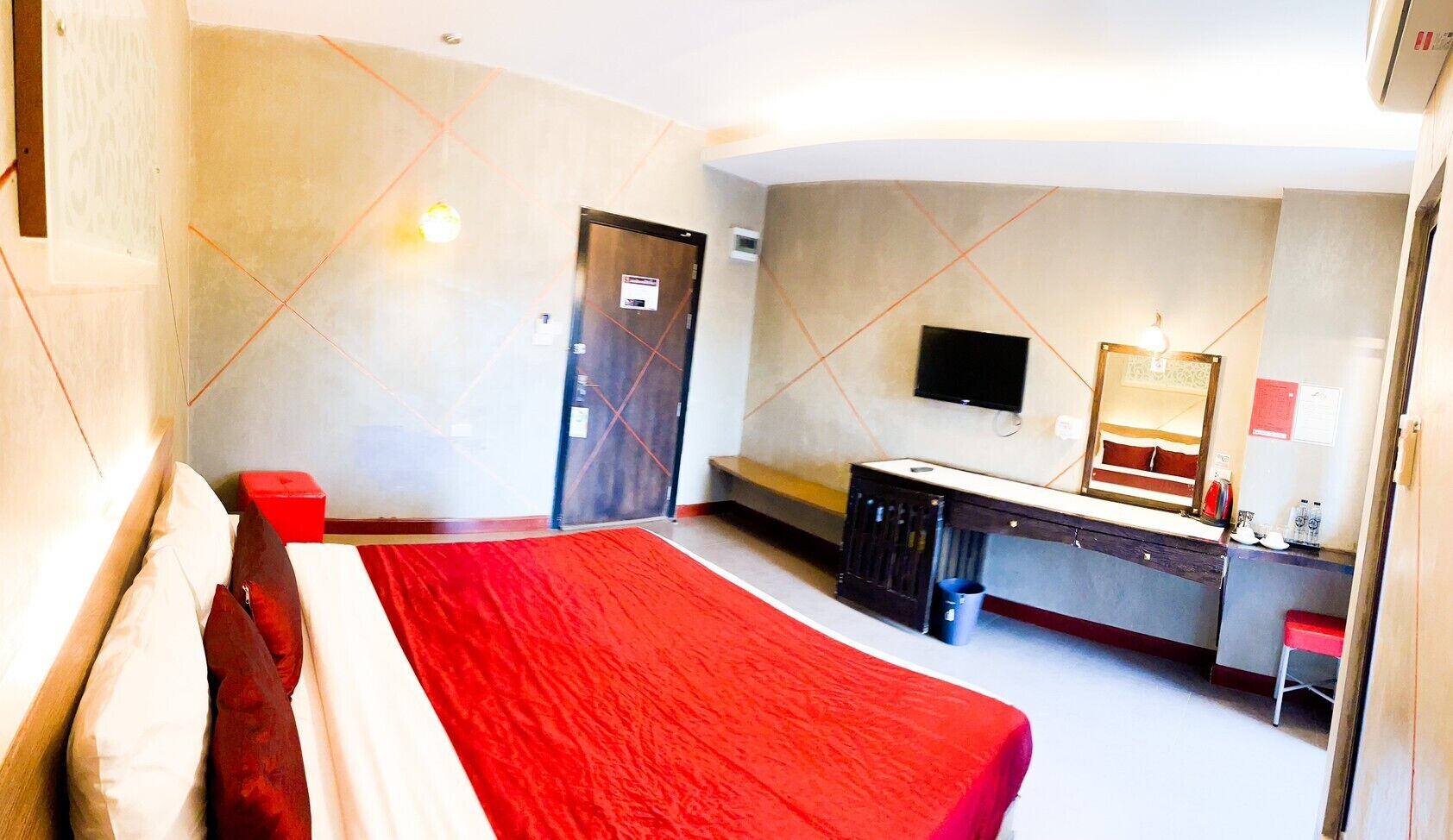 deluxe room, 1 double bed | desk, rollaway beds, free wifi