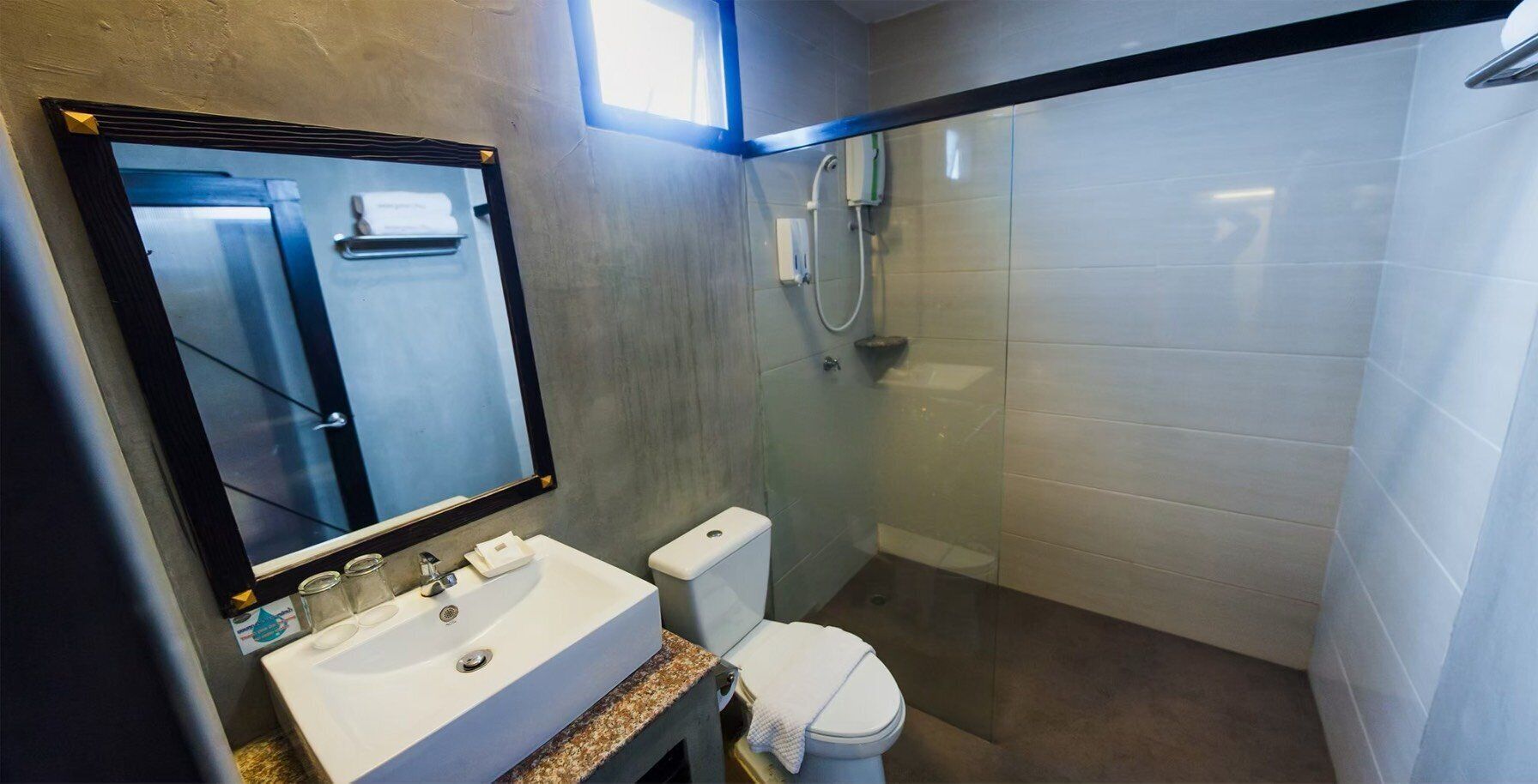 shower, free toiletries, towels