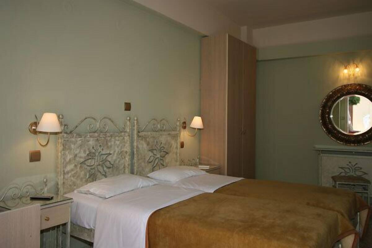 Cribs (surcharge), WiFi (free)