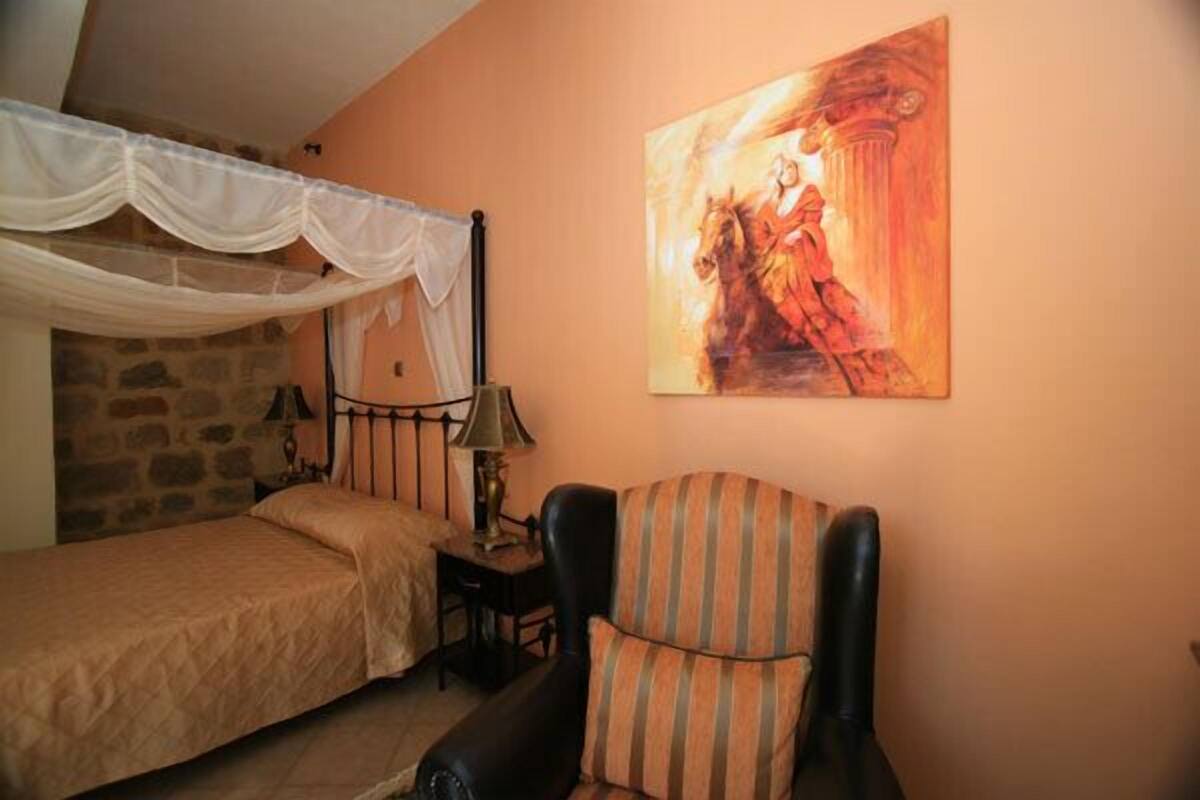 Suite, Garden View | Cribs (surcharge), WiFi (free)