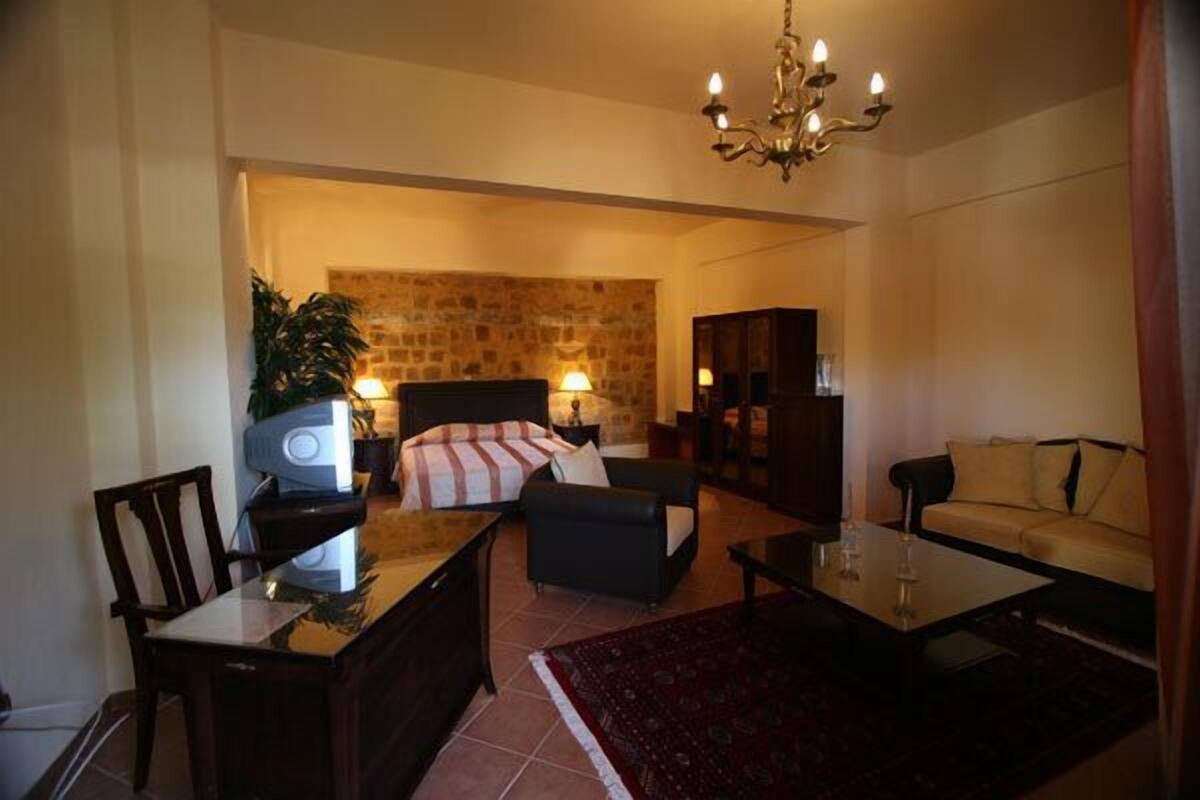 Executive Suite, Garden View | Living area | TV