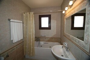 Executive Suite, Garden View | Bathroom