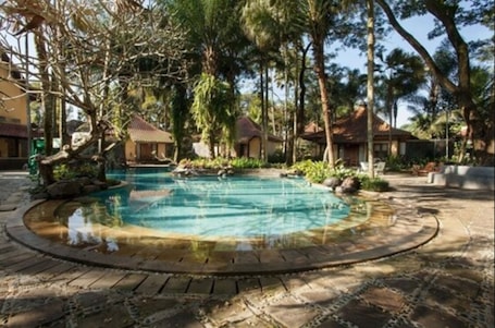 2 outdoor pools, sun loungers