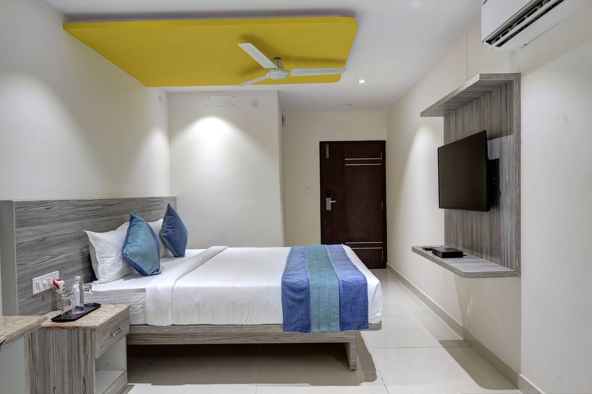 Standard Double Room, Accessible, Private Bathroom | Premium bedding, in-room safe, desk, iron/ironing board