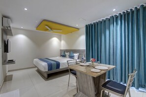 朝食 (郷土料理)、毎日提供 (1 名様 150 INR)