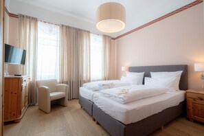Habitación familiar | Ropa de cama hipoalergénica, wifi gratis, ropa de cama