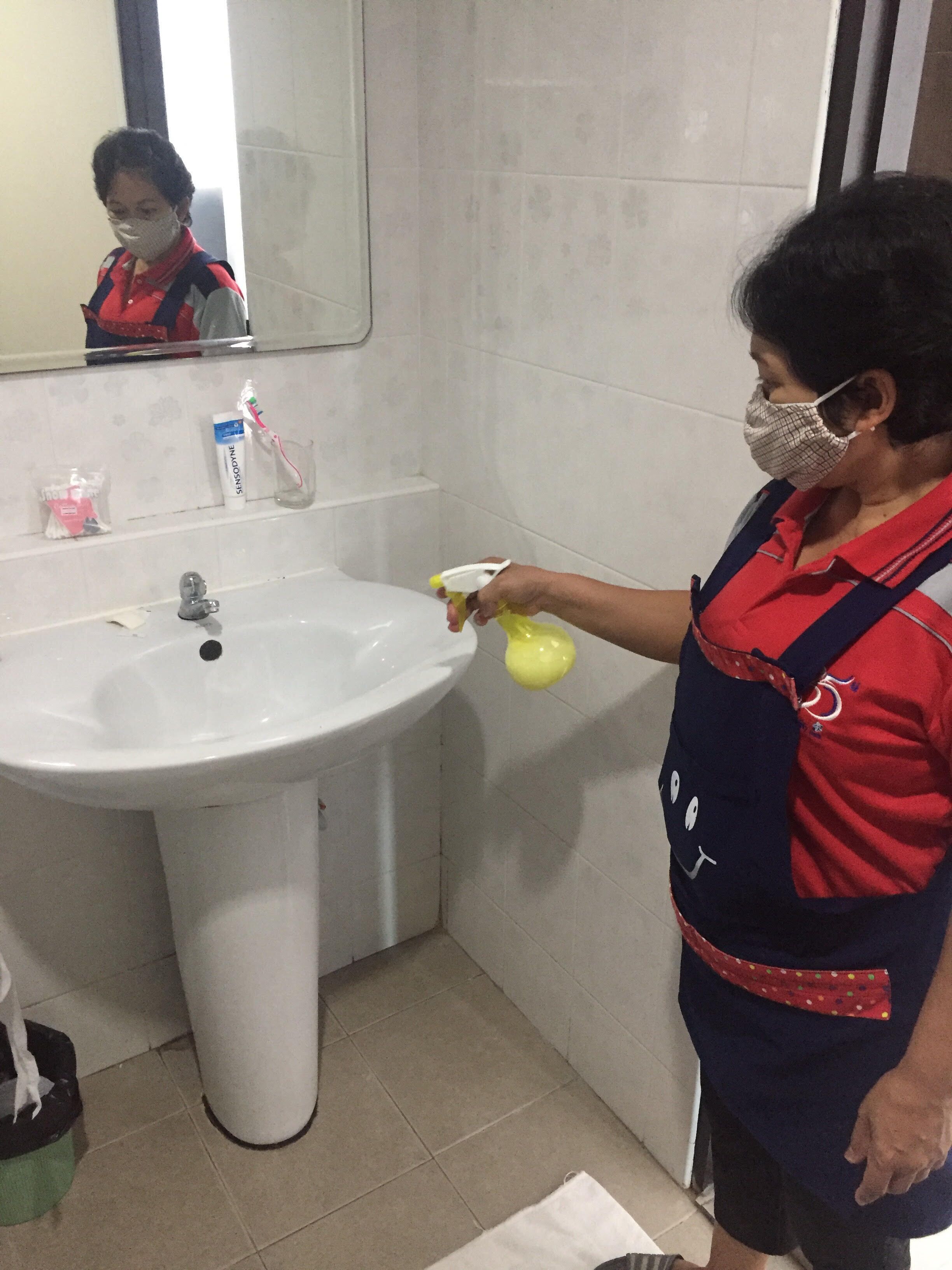 shower, free toiletries