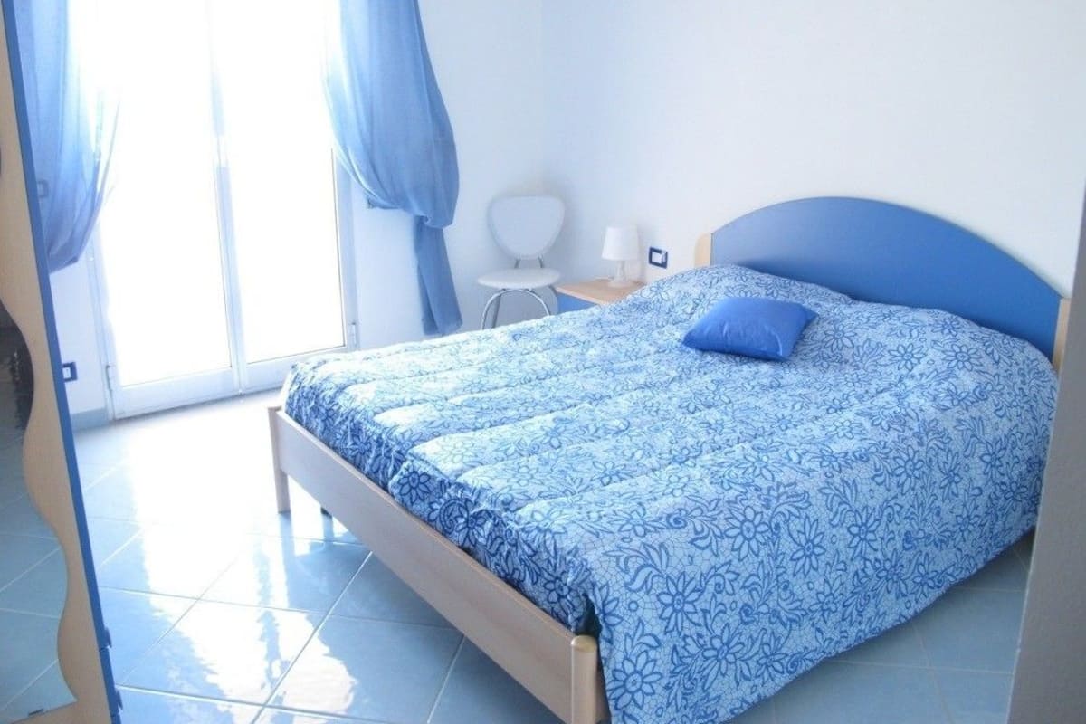 Double Room | In-room safe, desk, cribs (free)