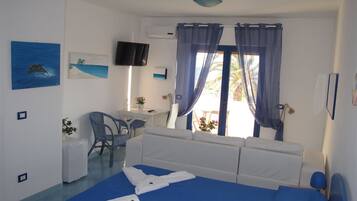 Caja de seguridad en la habitación, escritorio y cunas gratuitas