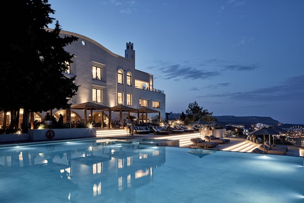 Front of property - evening/night
