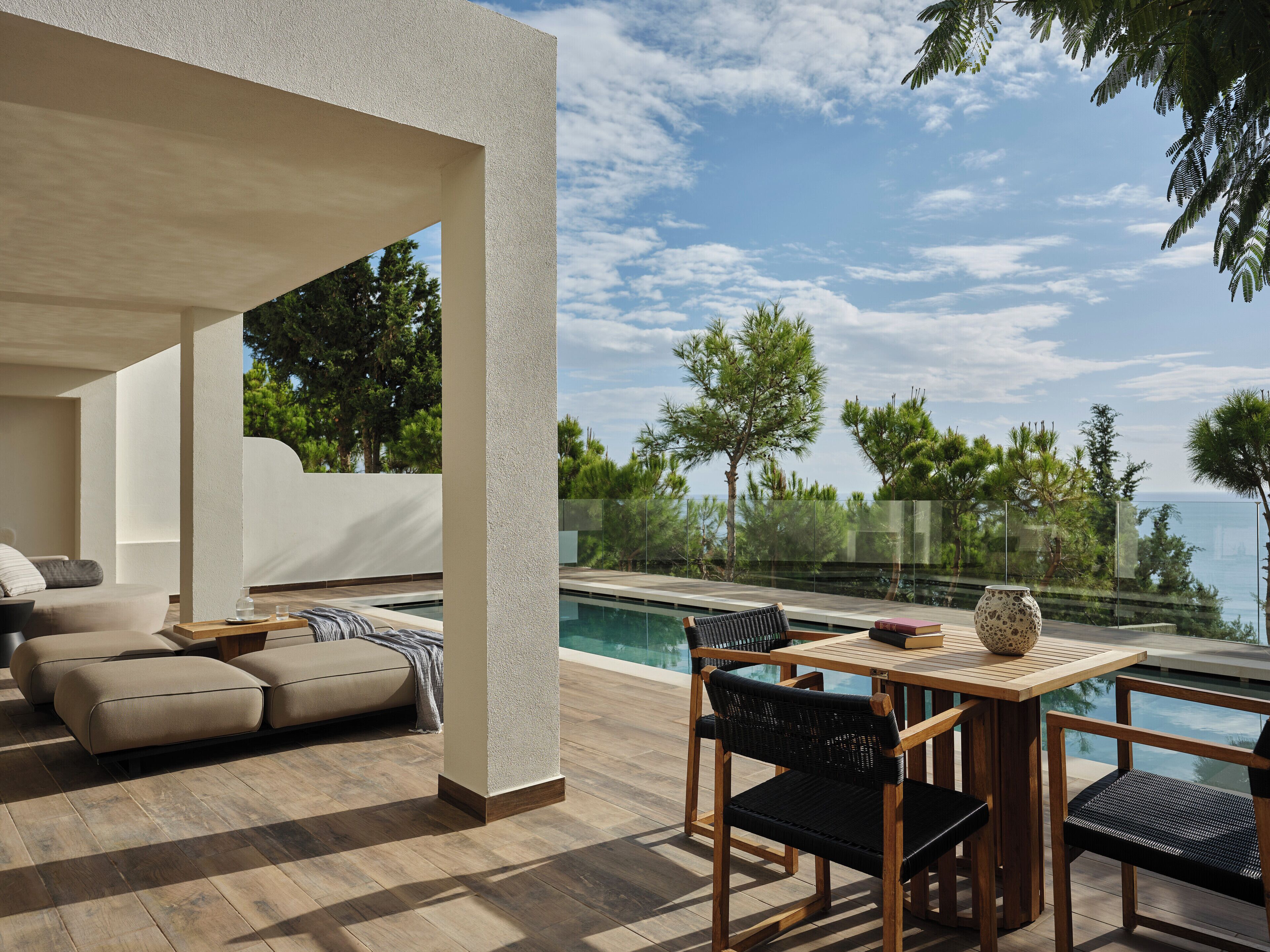 SeaPine Flow Suite with Private Pool | Cofres nos quartos, escrivaninha, cortinas blackout