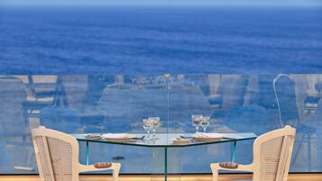 4 restaurants, breakfast, lunch served; local and international cuisine