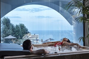 Couples treatment rooms, sauna, hot tub, Turkish bath, body treatments