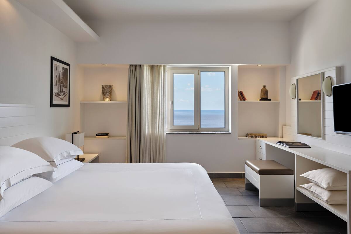 Suite, vue mer (Sharing Pool) | Coffres-forts dans les chambres, bureau, rideaux occultants