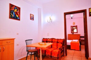 Studio | Living area | TV - Olympos Pension (Rhodes)