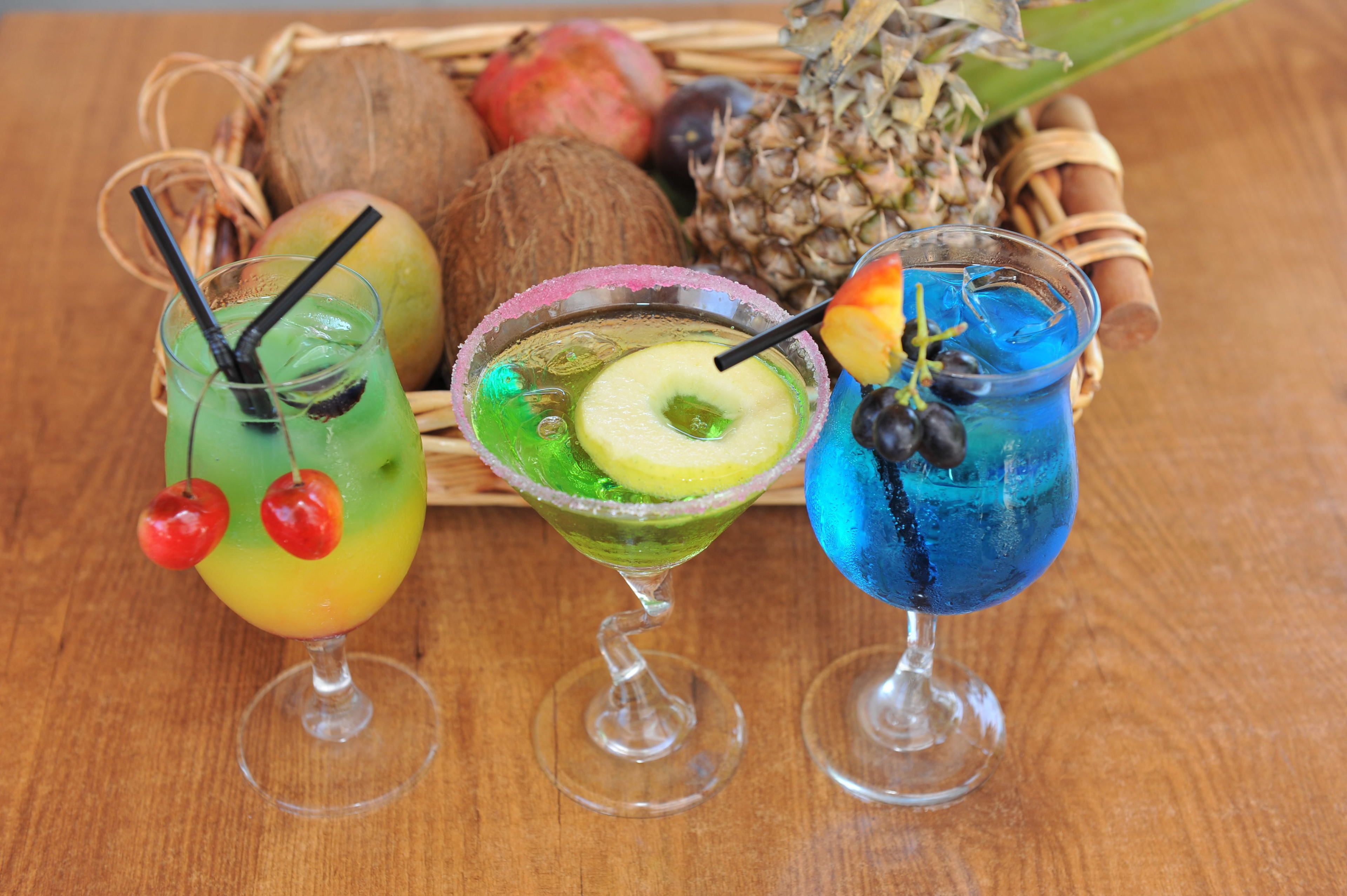 Bar tepi kolam renang