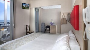 Standard-Doppel- oder -Zweibettzimmer | Hochwertige Bettwaren, Minibar, Zimmersafe, Schreibtisch