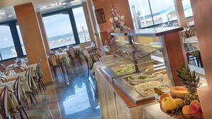 供应午餐和晚餐