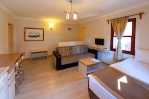 Comfort-Suite, 1 Schlafzimmer | 1 Schlafzimmer, Schreibtisch, Bügeleisen/Bügelbrett