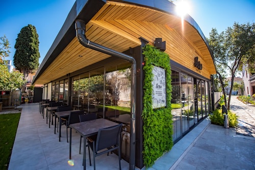Vira Hotel & Suites