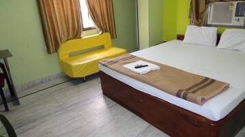 Deluxe Room | In-room safe, desk, WiFi (free)