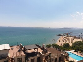 Apartamento panorámico, 2 habitaciones, cocina básica, vistas al mar | Vistas al mar