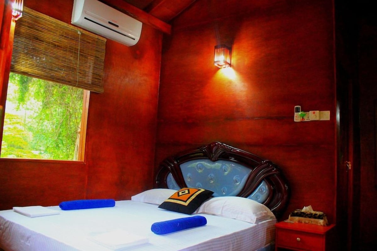 1 bedroom, premium bedding, minibar, in-room safe