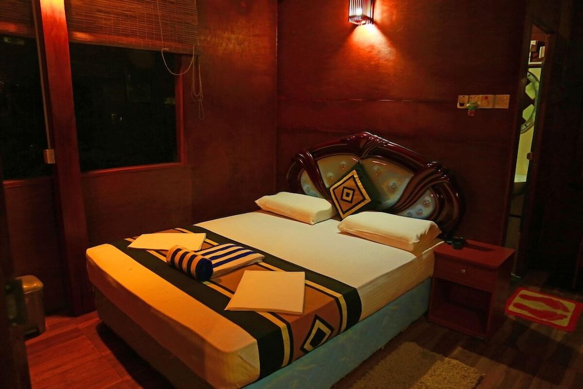 1 bedroom, premium bedding, minibar, in-room safe