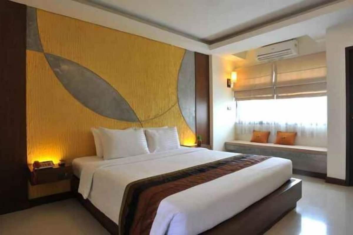 Minibar, desk, iron/ironing board, free WiFi