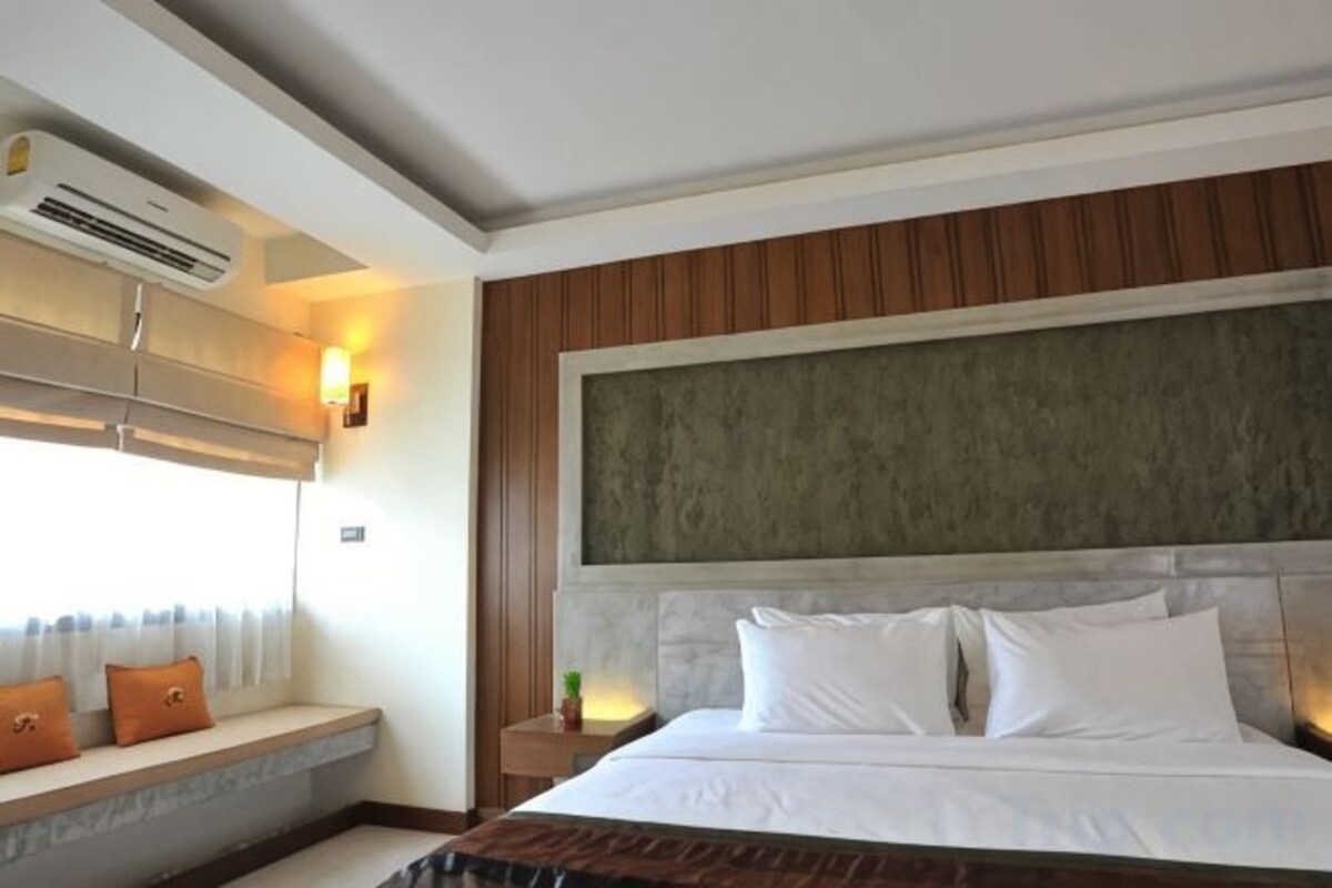 Minibar, escritorio, tabla de planchar con plancha y wifi gratis