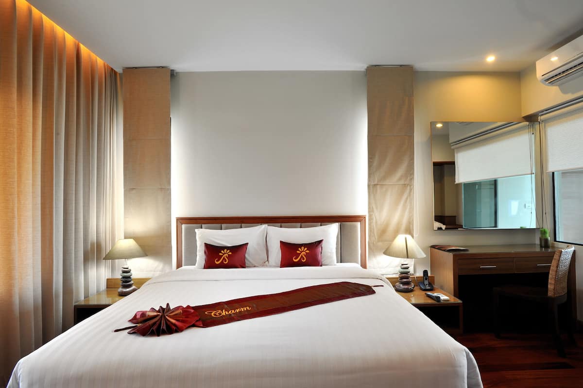 minibar, desk, iron/ironing board, free wifi