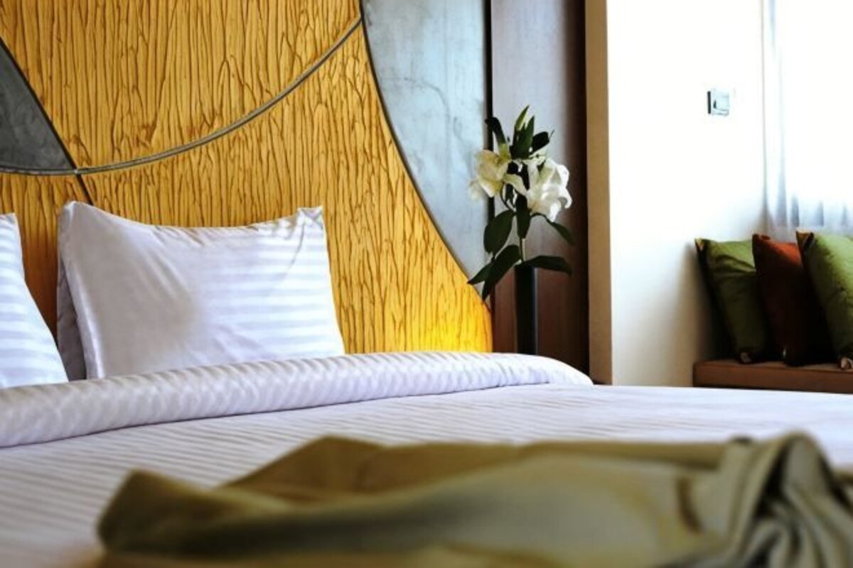 Minibar, escritorio, tabla de planchar con plancha y wifi gratis