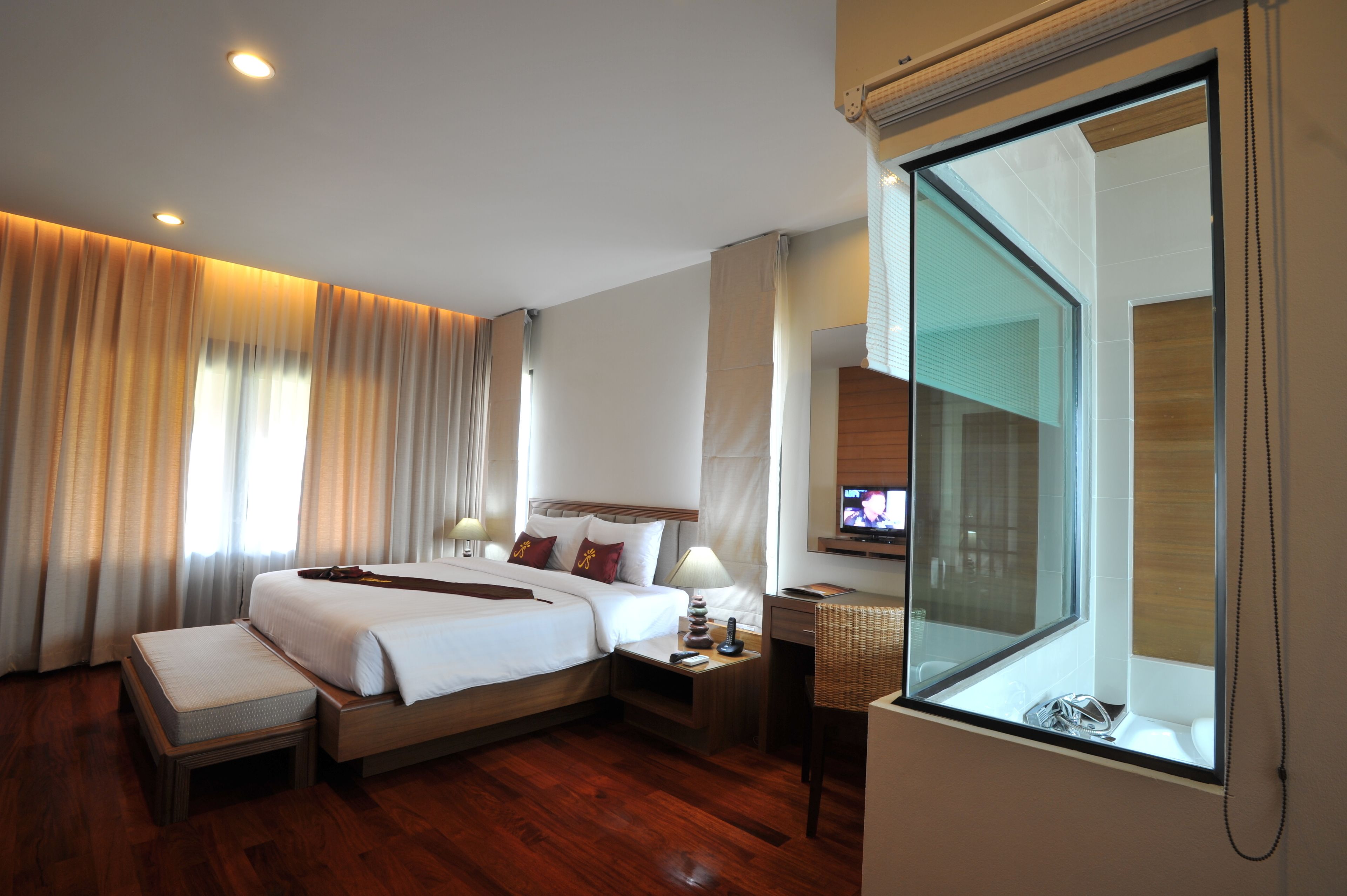 minibar, desk, iron/ironing board, free wifi