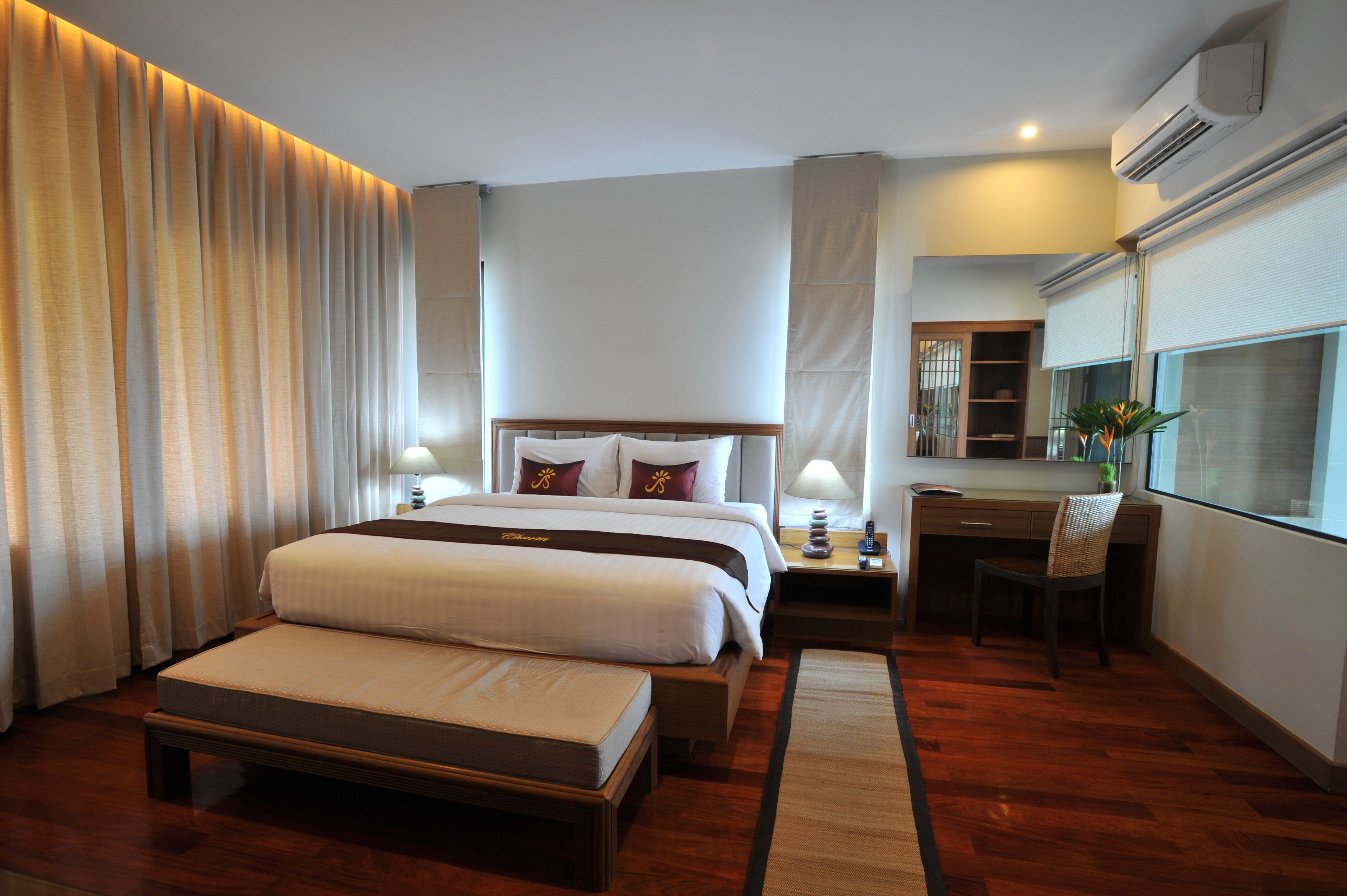 minibar, desk, iron/ironing board, free wifi