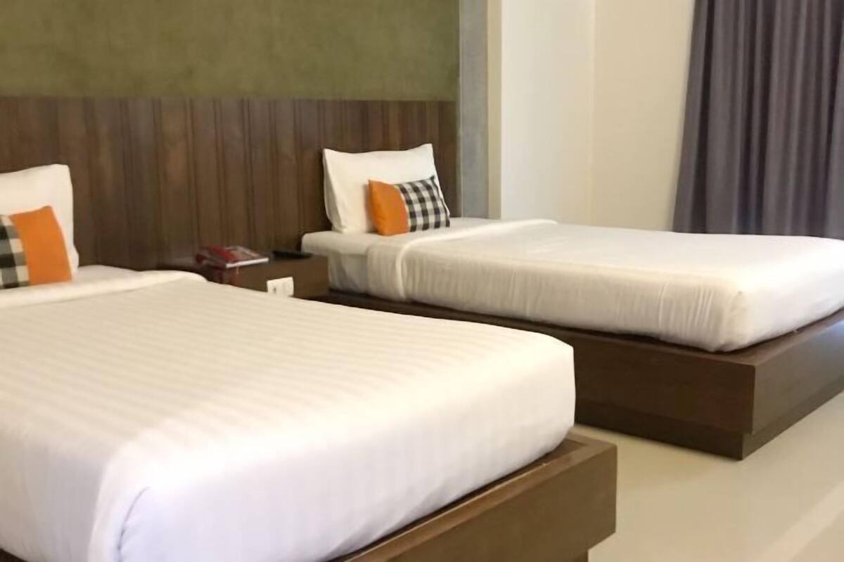 Minibar, desk, iron/ironing board, free WiFi