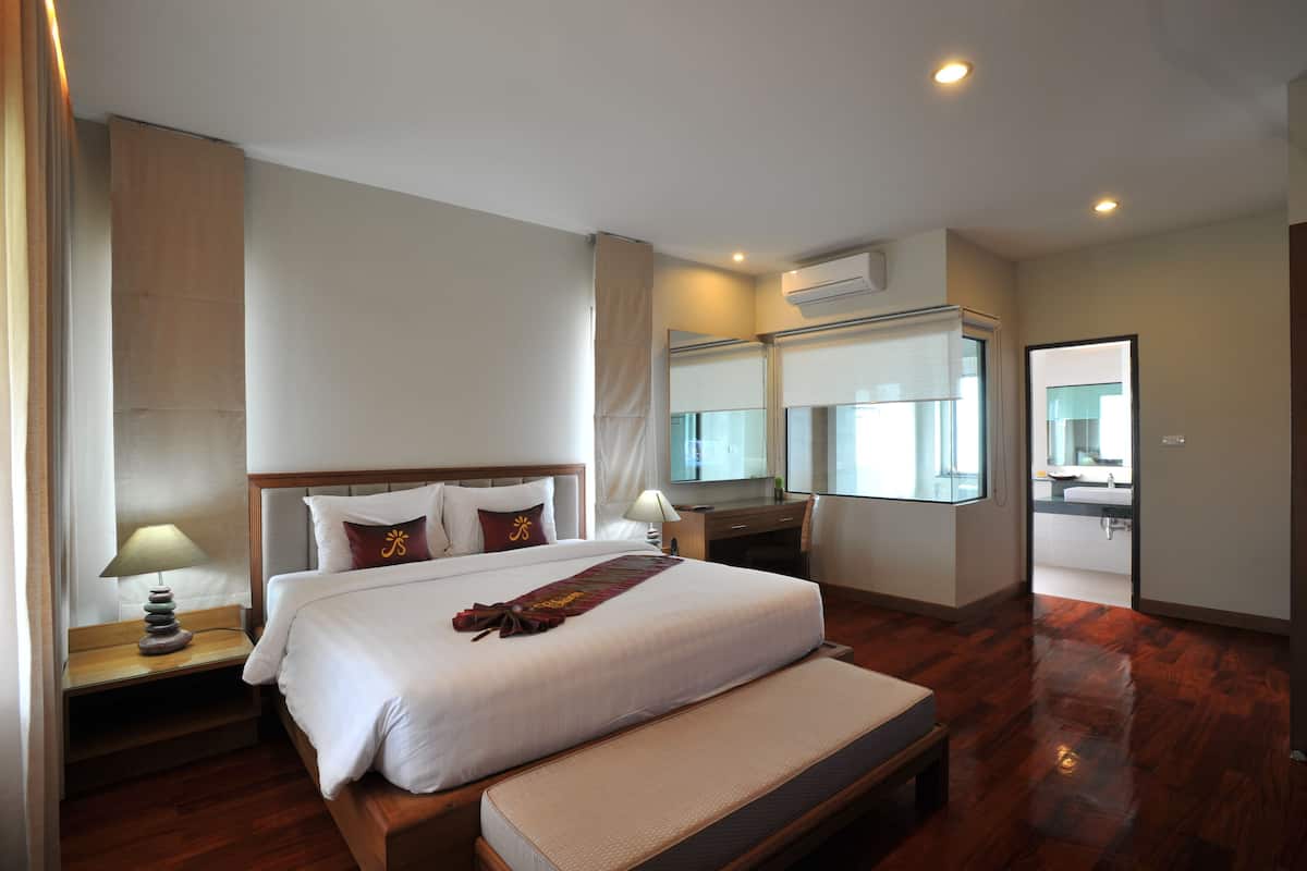 minibar, desk, iron/ironing board, free wifi