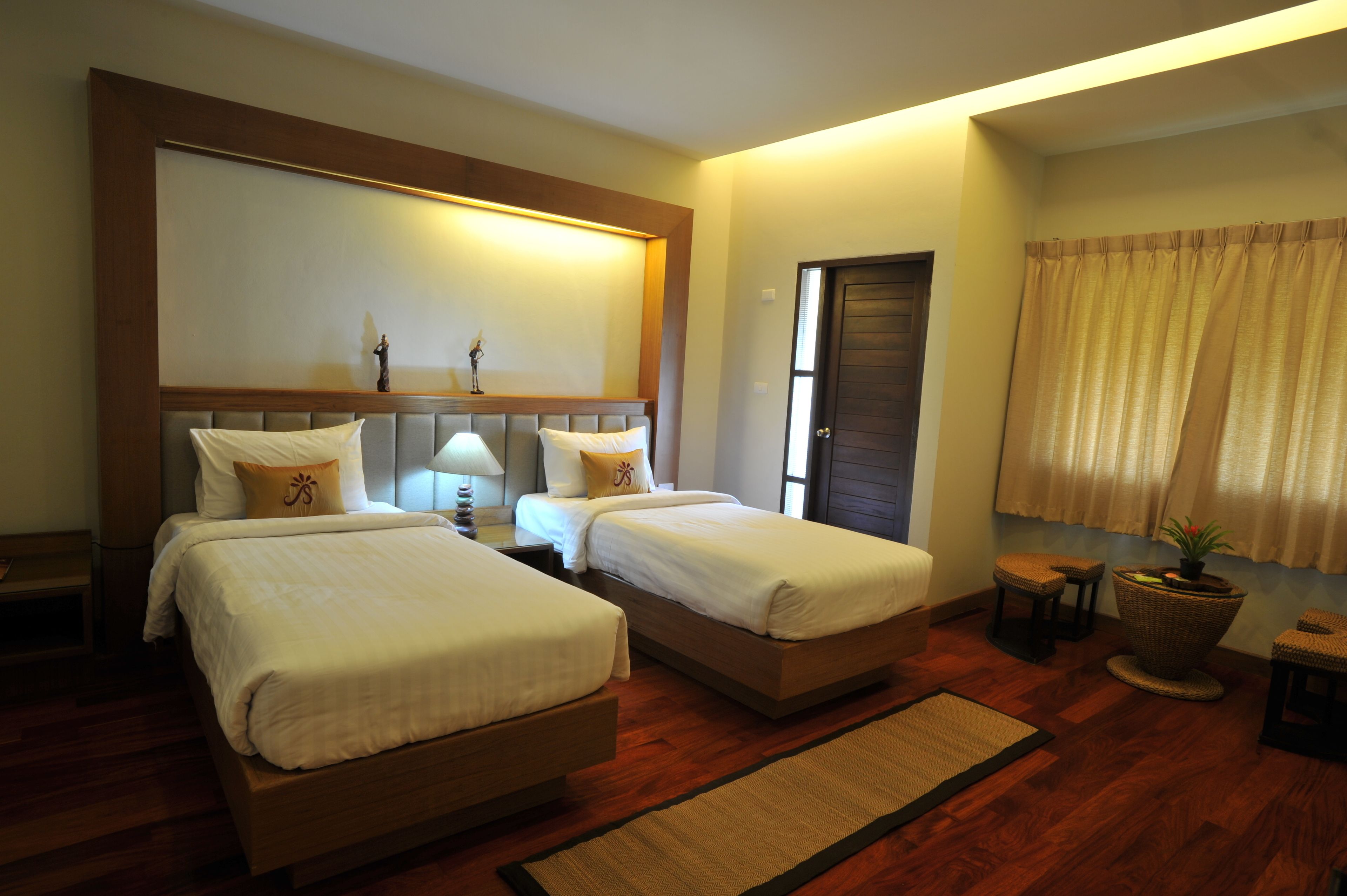 minibar, desk, iron/ironing board, free wifi