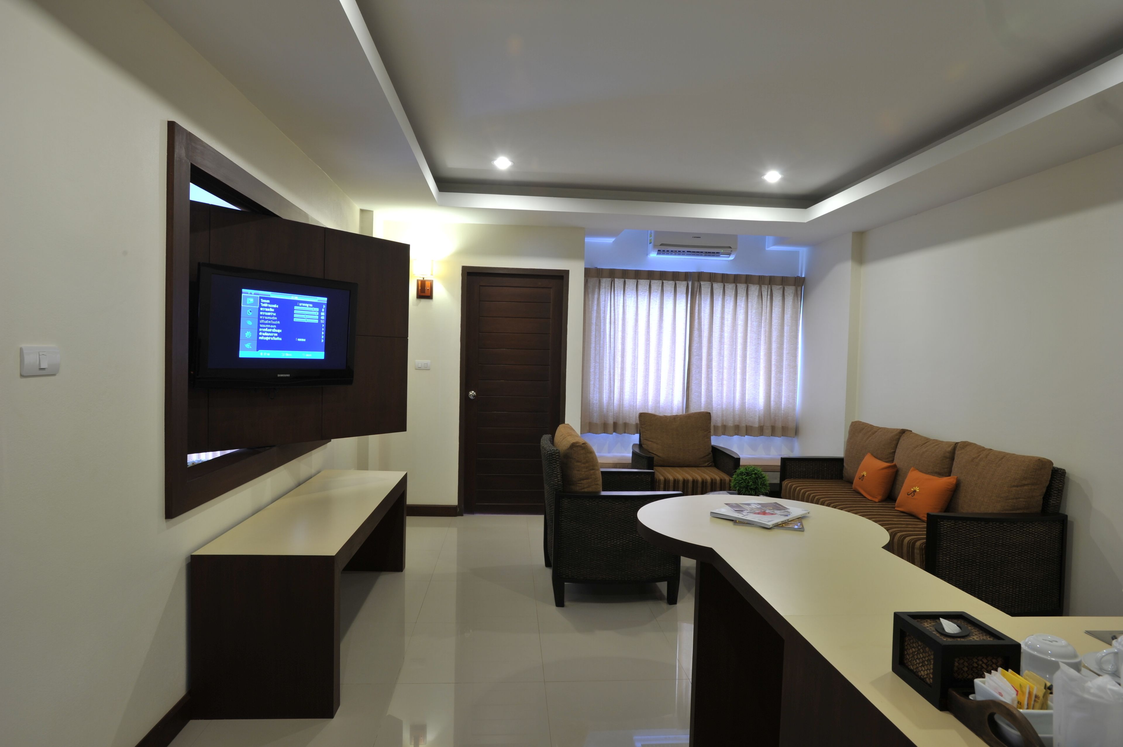 minibar, desk, iron/ironing board, free wifi