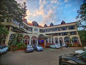 Free self-parking - Ravine Hotel (Mahabaleshwar)