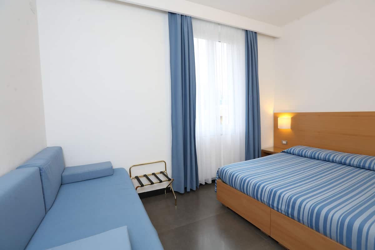 Standard Triple Room | Minibar, in-room safe, desk, free WiFi