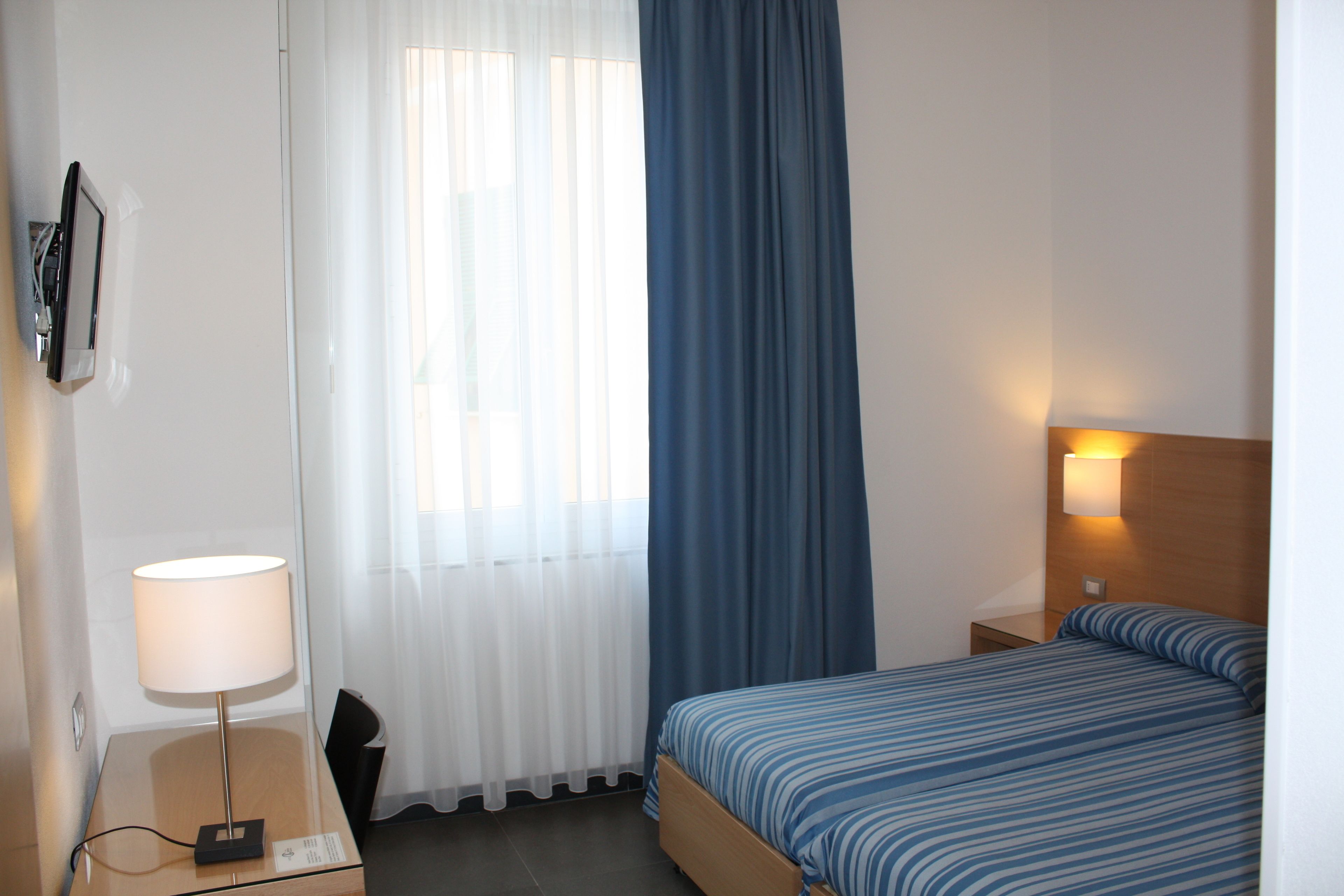 minibar, in-room safe, desk, free wifi