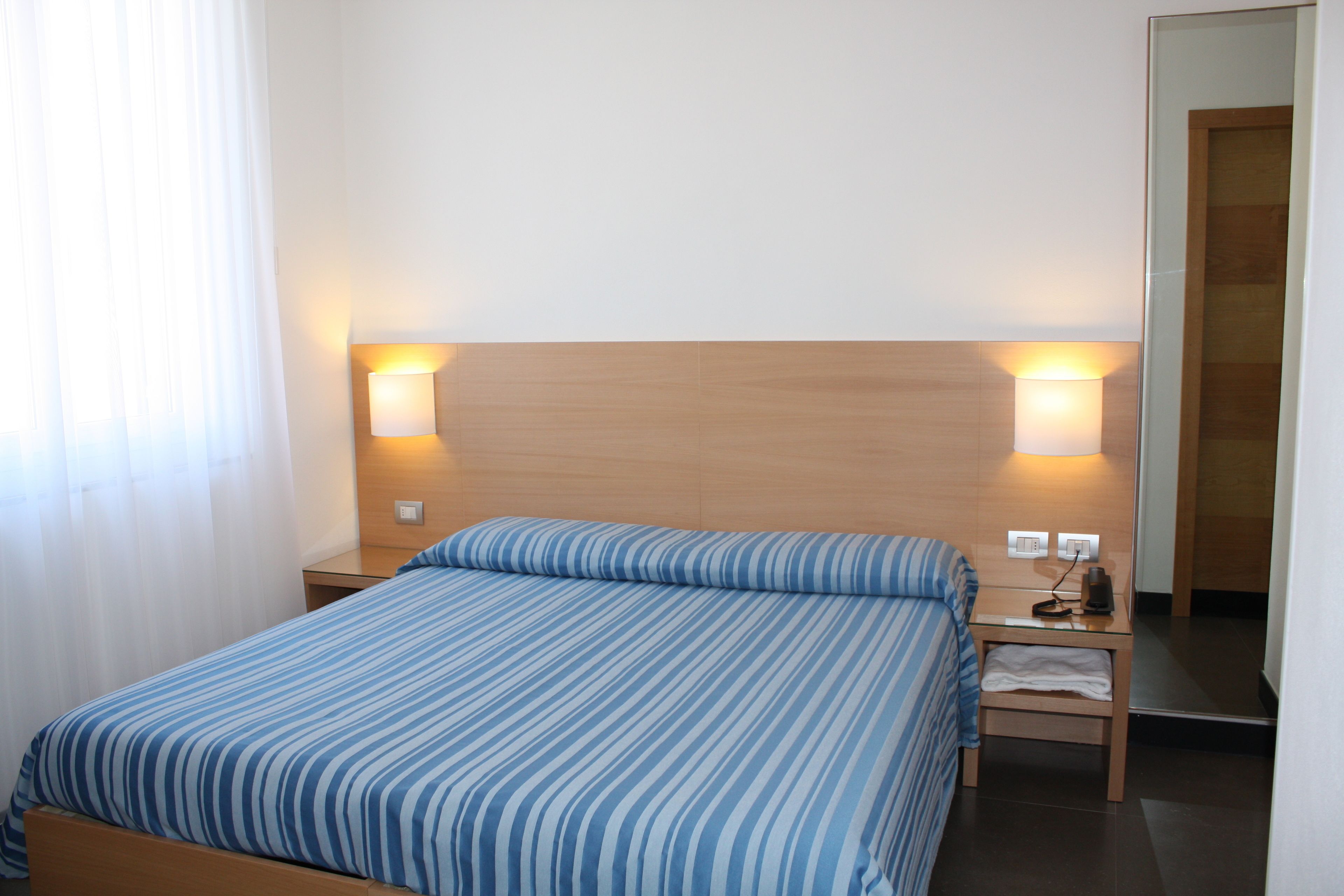 minibar, in-room safe, desk, free wifi