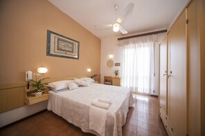 In-room safe, desk, free WiFi