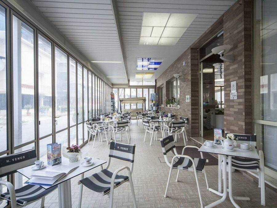 Frokost, lunsj og middag serveres, lokale retter