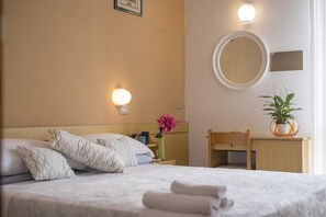 Comfort Double or Twin Room | In-room safe, desk, free WiFi