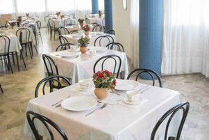 Desayuno buffet incluido todos los días 