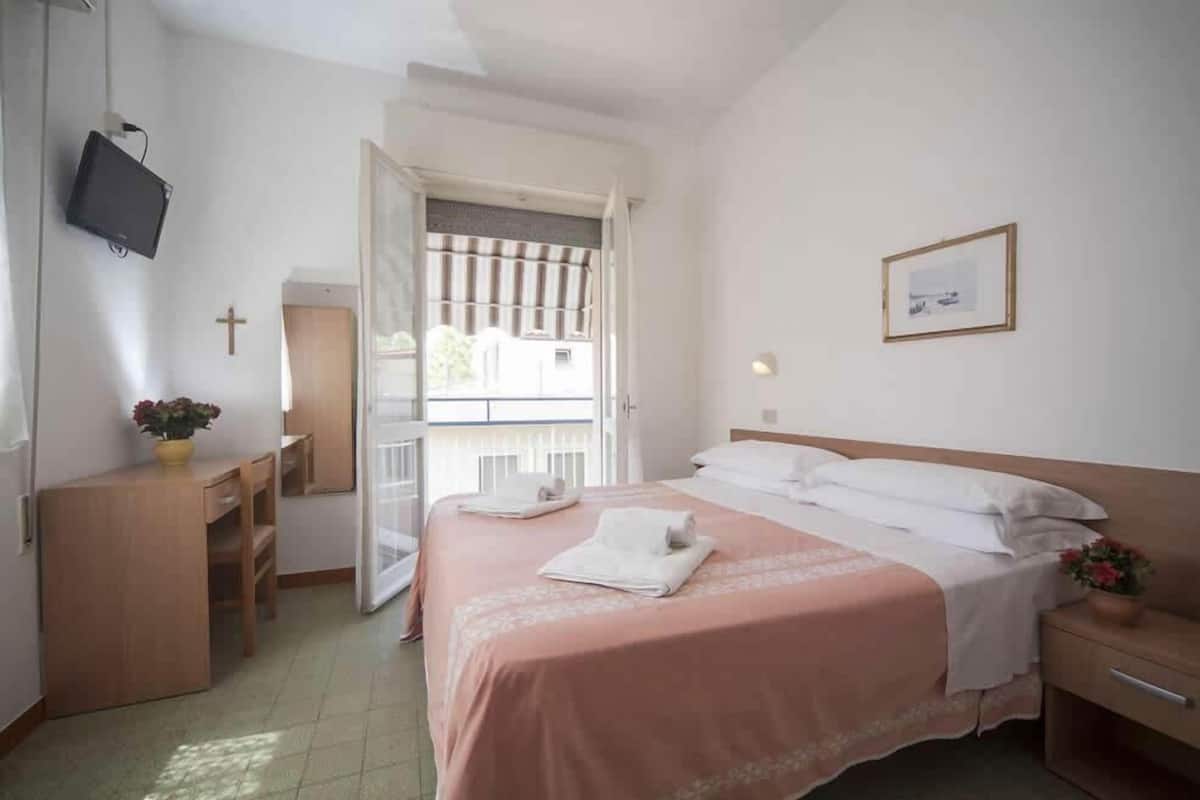 In-room safe, desk, free cots/infant beds, bed sheets