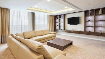 Suíte presidencial | Cofres nos quartos, escrivaninha, quartos à prova de som