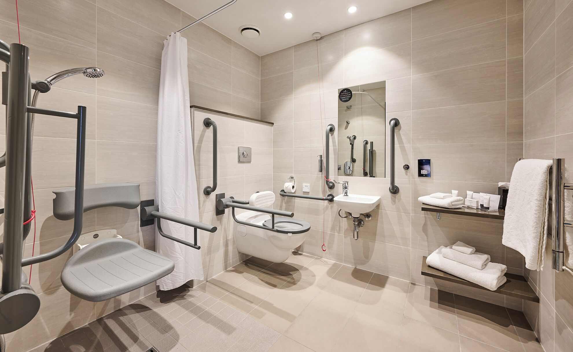 double room, 1 double bed, accessible | bathroom | towels